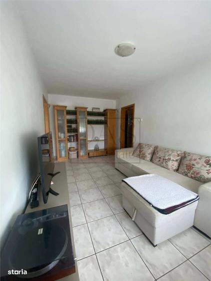 Apartament cu 3 camere decomandat în Aviației