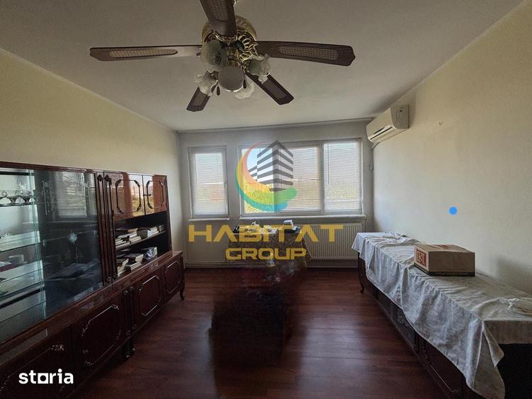 Apartament cu 3 camere semidecomandat în Berceni