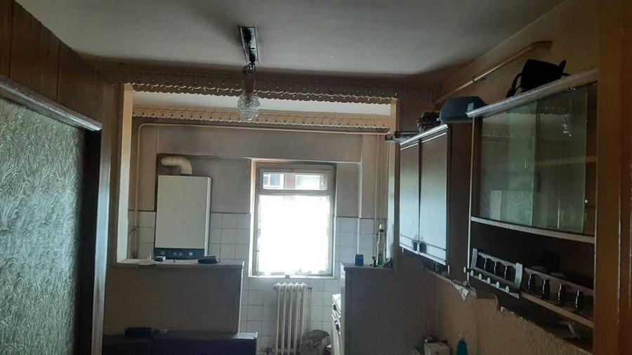 Apartament cu 4 camere decomandat în Central