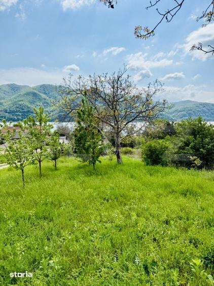 Casă cu 2 camere cu Teren 700 Mp în Berzasca