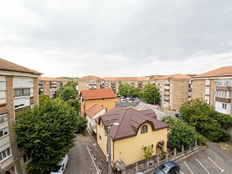 Apartament cu 2 camere decomandat în Valenta