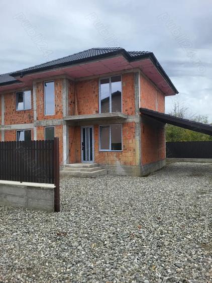 Casă cu Teren 450 Mp în Goranu