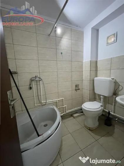 Casă cu 10 camere cu Teren 300 Mp în Dallas
