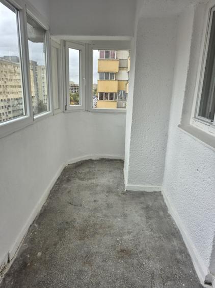 Apartament cu 4 camere semidecomandat în Colentina