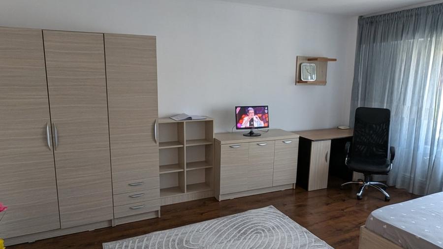 Garsonieră decomandată în Decebal