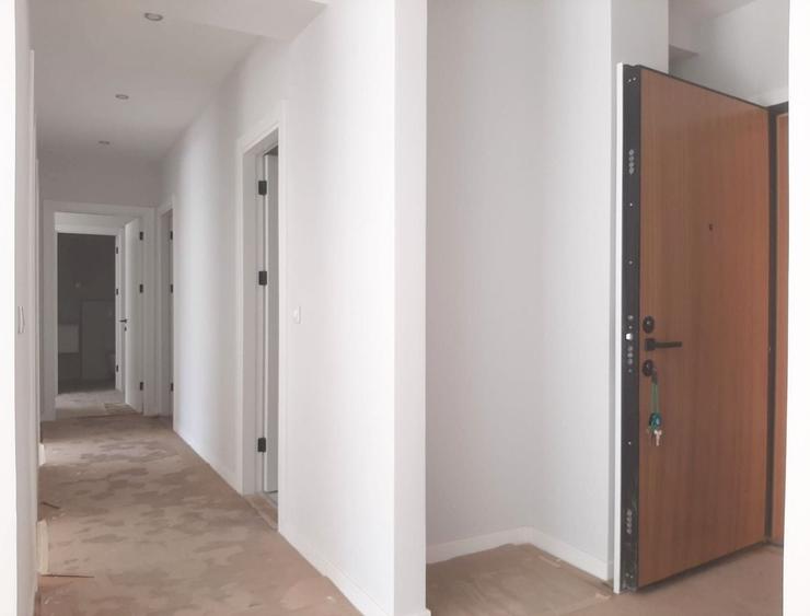 Apartament cu 5 camere decomandat în Dămăroaia