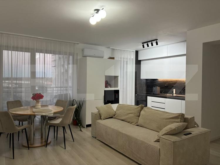 Apartament cu 3 camere semidecomandat, mobilat în Lipovei
