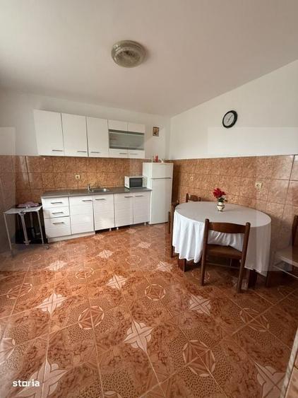 Casă cu 4 camere în Curtești