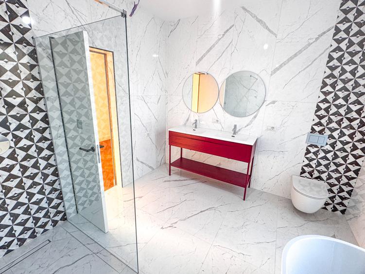 Duplex cu 5 camere cu Piscina în Central