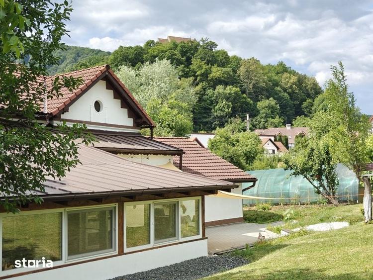 Casă cu 5 camere cu Teren 2628 Mp în Central
