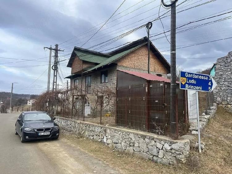 Casă cu Teren 430 Mp în Ponoarele