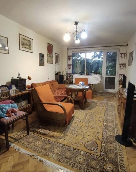 Apartament cu 3 camere decomandat în Cornișa