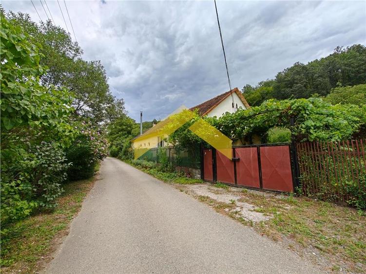 Casă individuală cu 4 camere cu Teren 2000 Mp în Cuiaș