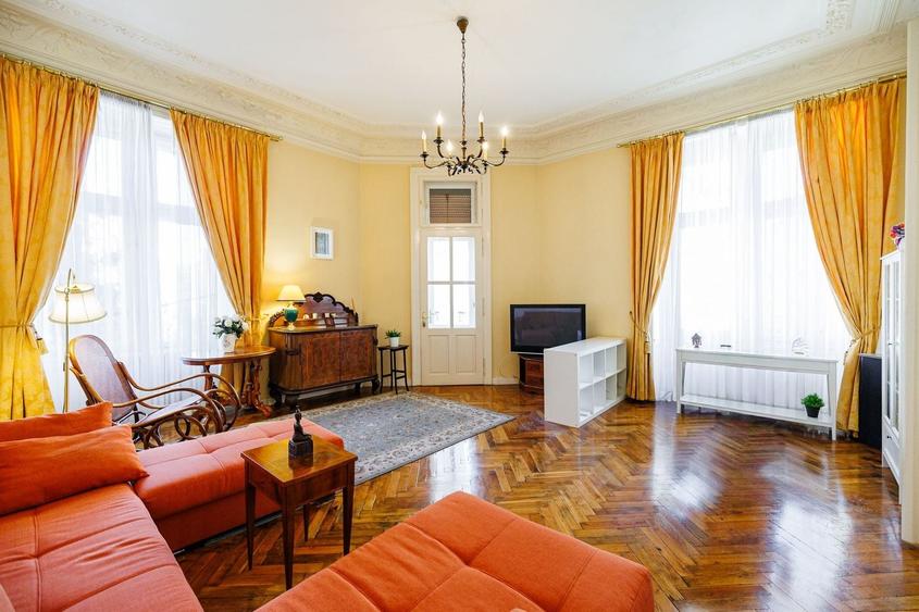 Apartament cu 3 camere semidecomandat, mobilat în Ultracentral