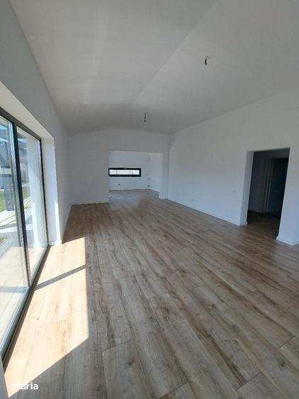 Casă cu 3 camere cu Teren 474 Mp în Micești