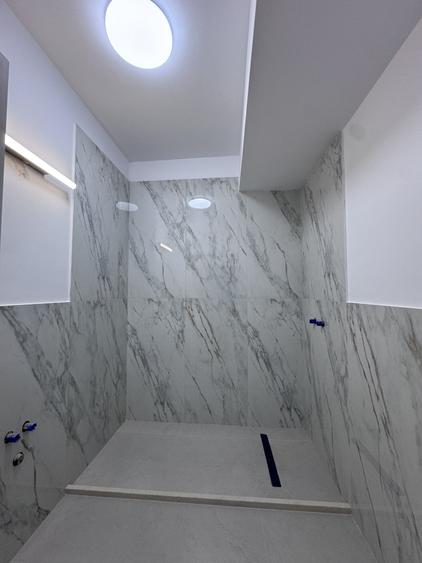 Apartament cu 3 camere semidecomandat în Florești