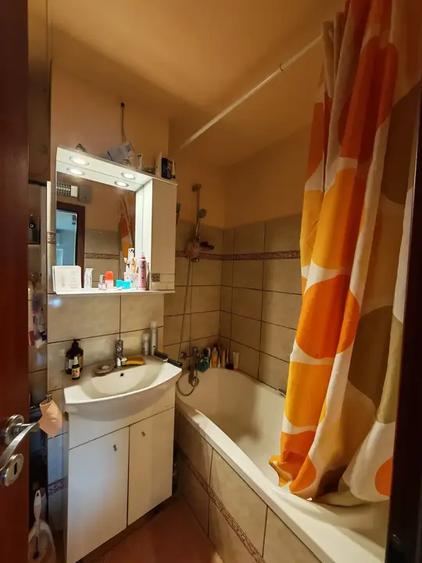 Garsonieră decomandată, mobilată în Decebal