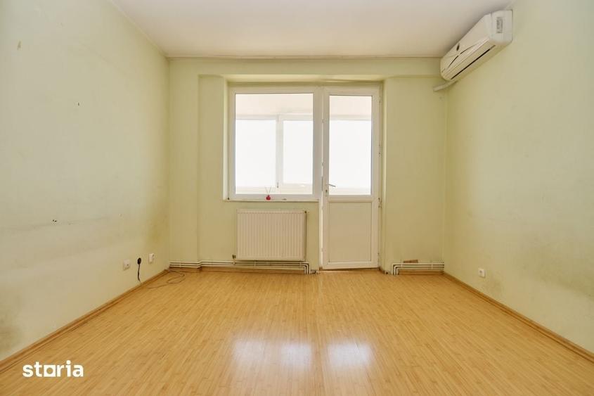 Apartament cu 4 camere semidecomandat în Craiovei