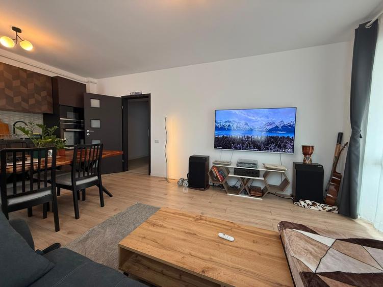 Apartament cu 2 camere semidecomandat în Berceni