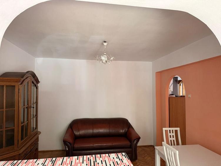 Apartament cu 3 camere decomandat în Decebal