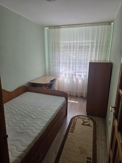 Apartament cu 3 camere decomandat, mobilat în Micro 17