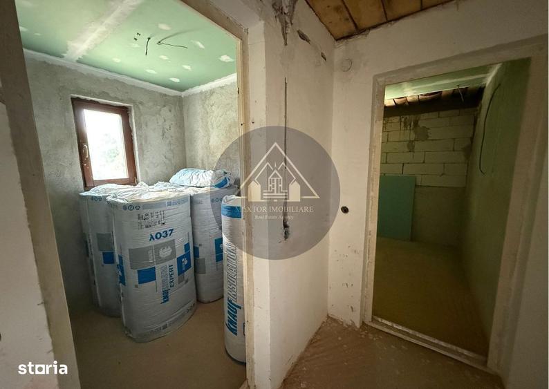 Casă cu 4 camere cu Teren 2500 Mp în Ațel