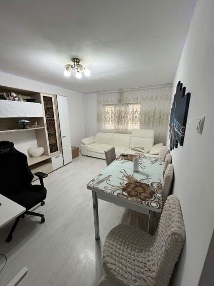 Apartament cu 3 camere decomandat, mobilat în Est