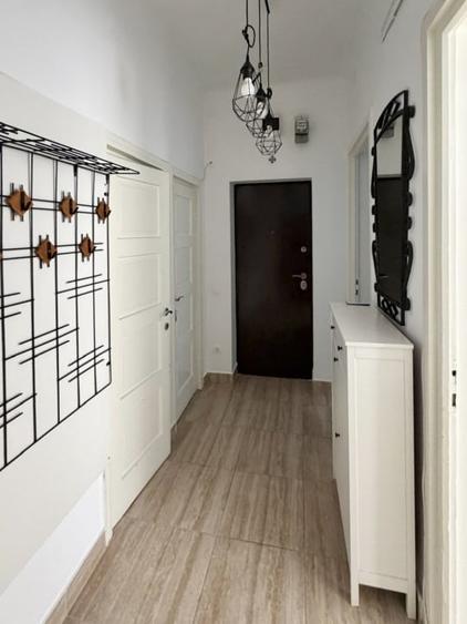 Apartament cu 2 camere decomandat, mobilat în Central