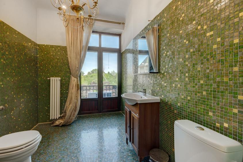 Apartament cu 5 camere decomandat în Cișmigiu
