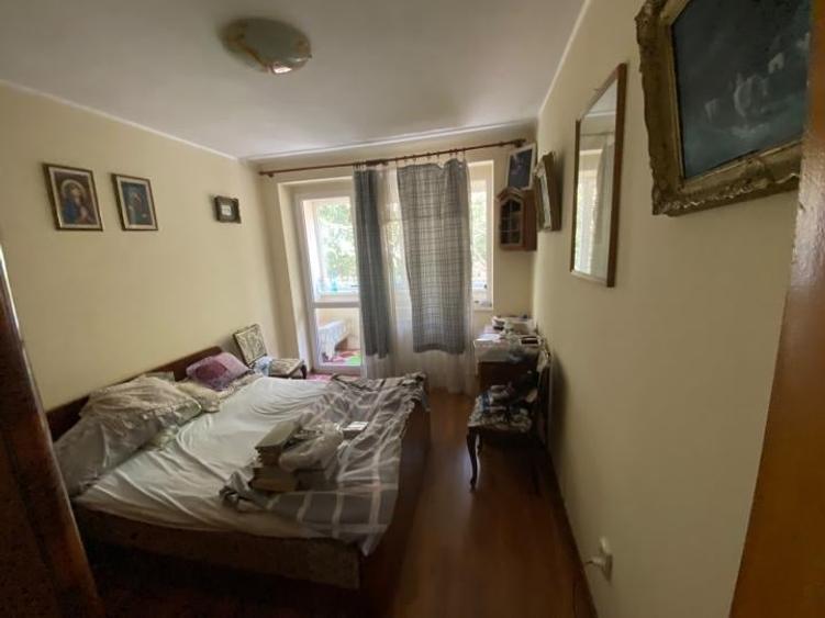 Apartament cu 3 camere semidecomandat în Vatra Luminoasă
