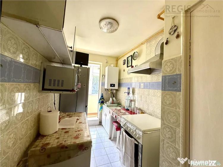 Apartament cu 3 camere semidecomandat în Astra