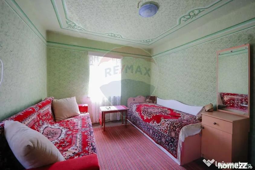 Casă cu 4 camere cu Teren 901 Mp în Vadu Crișului
