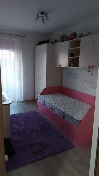 Apartament cu 3 camere decomandat în Turnișor