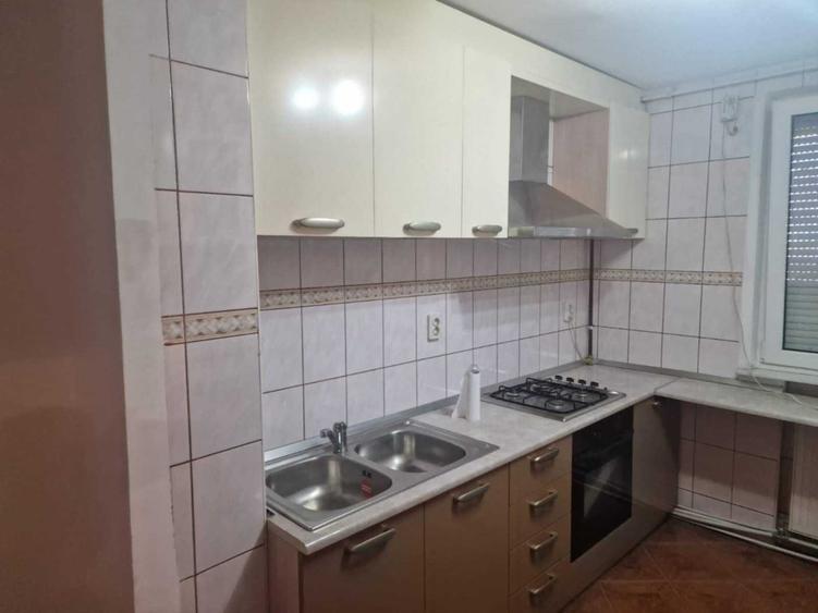 Apartament cu 3 camere decomandat în Mărăței