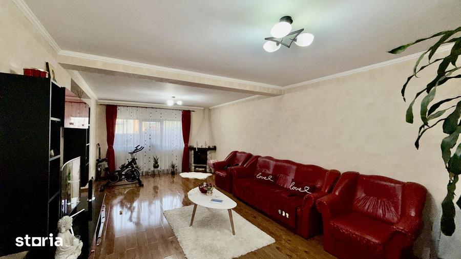 Casă cu 4 camere cu Teren 440 Mp în Vlădești