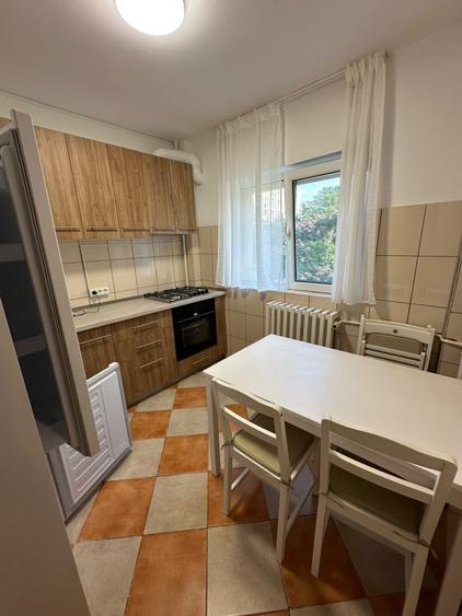 Apartament cu 3 camere decomandat, mobilat în Dristor