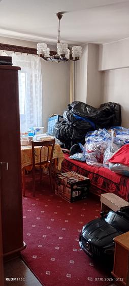 Apartament cu 3 camere semidecomandat în Mihai Bravu