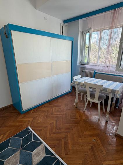 Garsonieră semidecomandată în Universitate