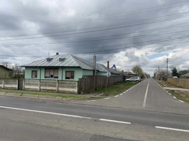 Casă cu 5 camere cu Teren 2100 Mp în Scorțaru Vechi