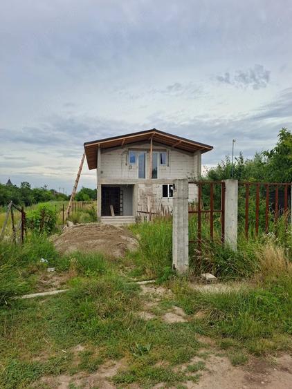 Casă cu Teren 800 Mp în Niculești