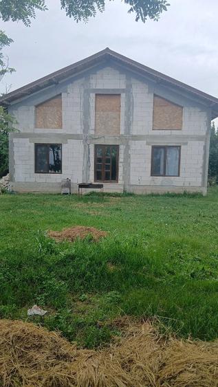 Casă cu 8 camere în Poiana