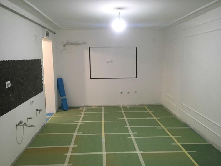 Apartament cu 3 camere semidecomandat în Central