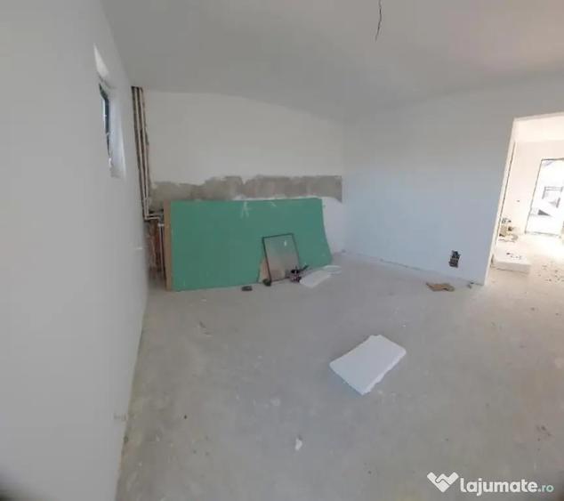 Casă cu 5 camere cu Teren 235 Mp în Vârteju
