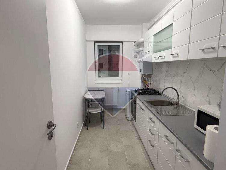 Apartament cu 2 camere decomandat, mobilat în Uverturii
