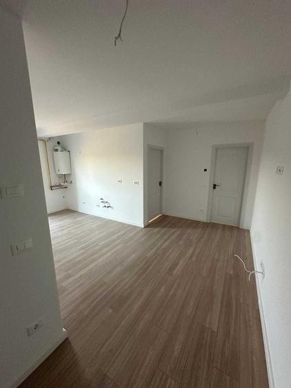 Apartament cu 2 camere decomandat în Ipotești