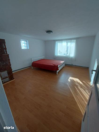 Casă cu 5 camere cu Teren 500 Mp în Priseaca