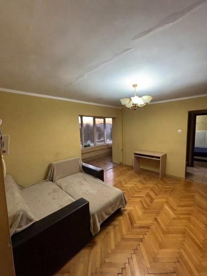 Apartament cu 3 camere semidecomandat în Complex Studențesc