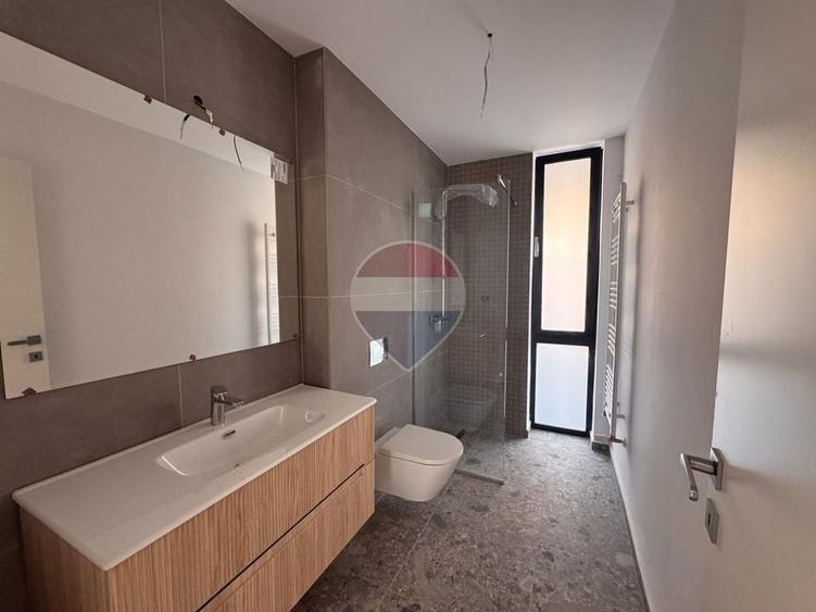 Casă individuală cu 4 camere cu Teren 158 Mp în Central