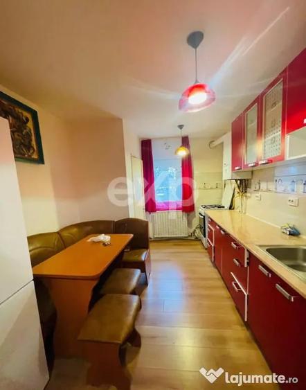 Apartament cu 3 camere decomandat în Zorilor