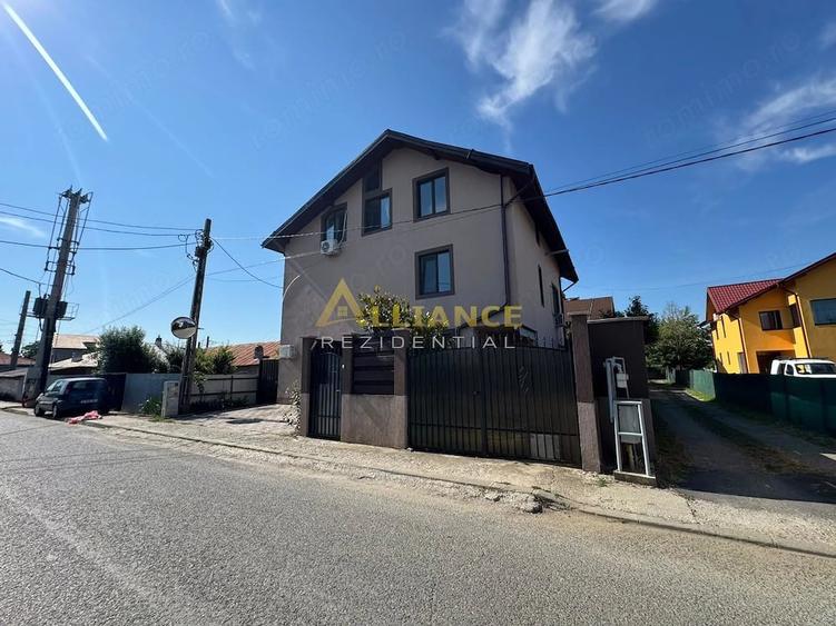 Casă cu 7 camere cu Teren 400 Mp în Central